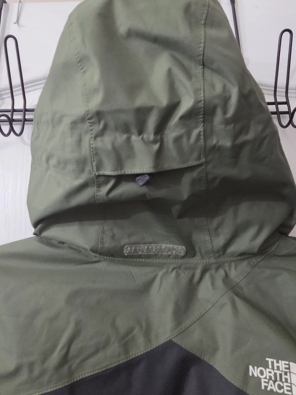 The North Face Men’s Two-Tone Green & Black Waterproof Jacket